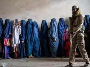 افغانستان؛ طالبان حکومت نے لباس قوانین کی خلاف ورزی پر 30 خواتین کو گرفتار کرلیا