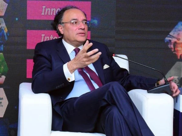 پاکستان استحکام سے سرمایہ کاری اور وسیع تر سرمایہ تشکیل کی جانب گامزن ہے، وزیر خزانہ