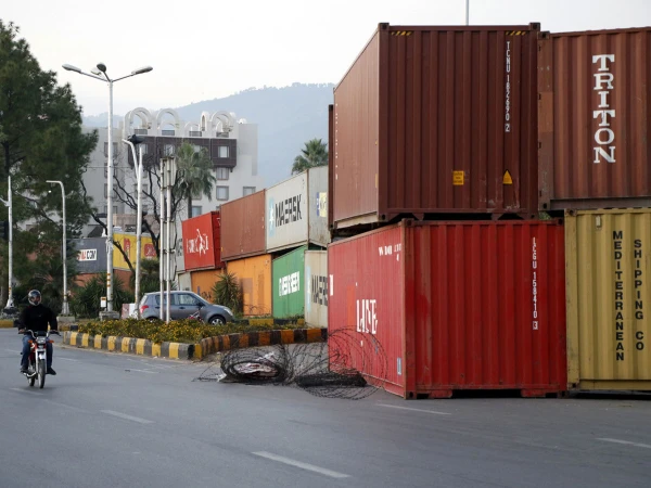 گڈز ٹرانسپورٹرز کا حکومت سے گاڑیوں اور کنٹینرز کا معاوضہ دینے کا مطالبہ