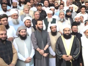 وفاقی وزیر اطلاعات کا قومی پیغام امن کمیٹی کے ہمراہ درالعلوم حقانیہ اکوڑہ خٹک کا دورہ