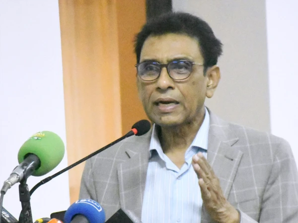 ہمیں ہمارا صوبہ دیں آرٹیکل 140 اے خود نافذ کریں گے، خالد مقبول