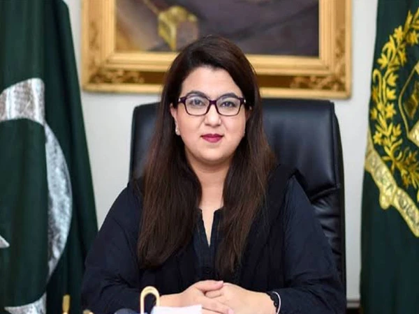 پیٹرول سبسڈی اسکیم؛ وزیراعظم کا وفاقی وزیر شزا فاطمہ کیلئے تمغے کا اعلان